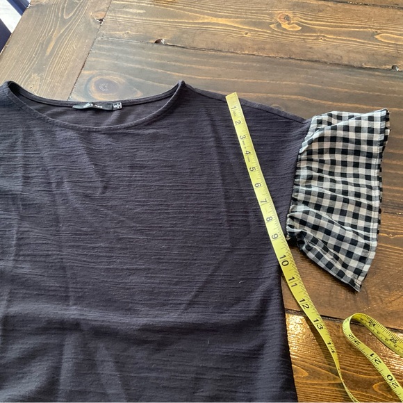 Doe & Rae Black Top with Checkered Sleeves - Picture 6 of 11